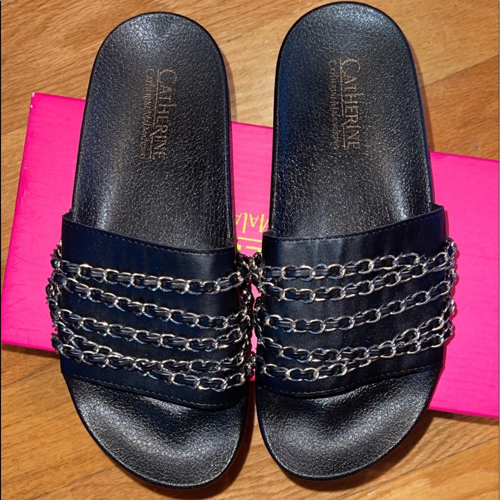 Sandals with chain detail
